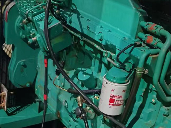 江孜如何确定新的发电机组控制系统是否与原系统兼容？